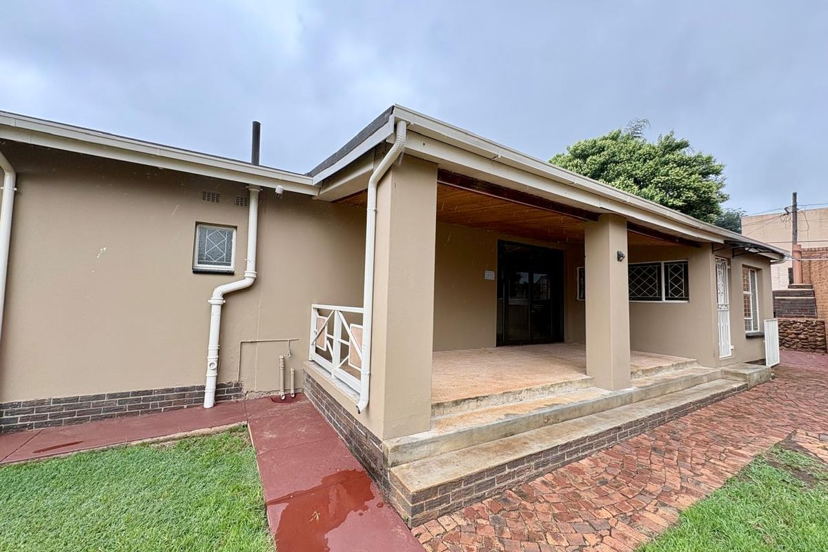 Stunning 3-Bedroom Family Home for Sale in Sonneveld Estate - Photo 2