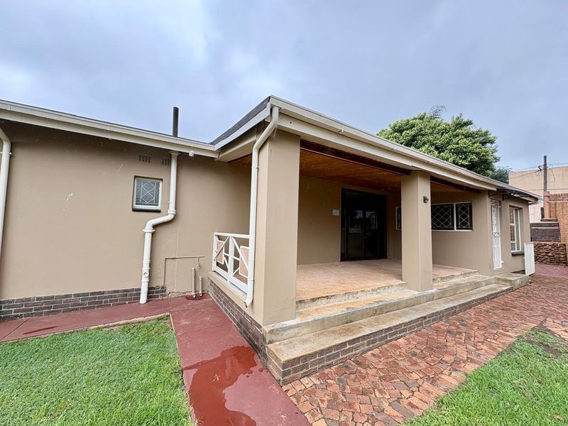 Stunning 3-Bedroom Family Home for Sale in Sonneveld Estate - Photo 6