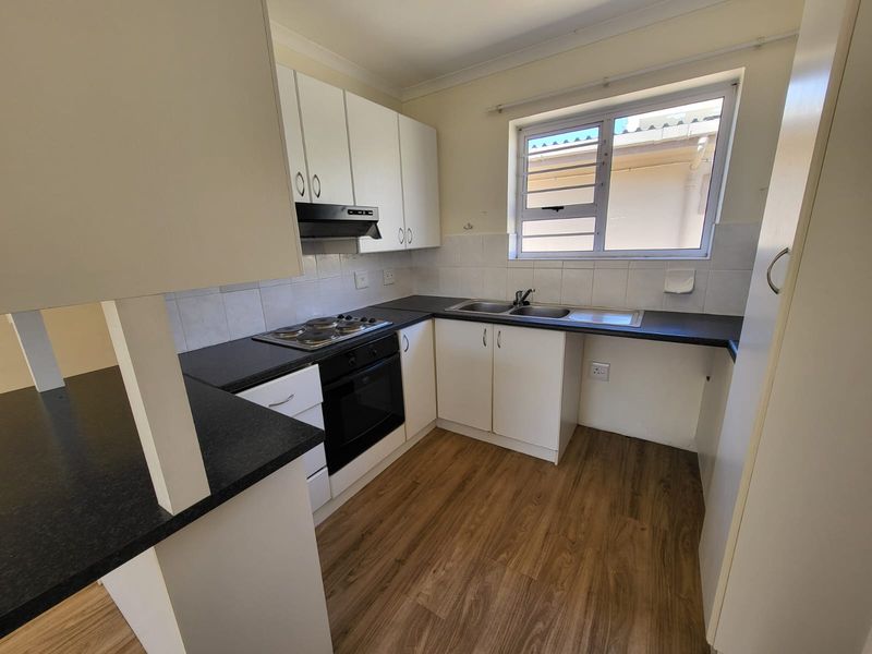 Modern 1 Bedroom Renovated Unit in Secure Retirement Village - Photo 4