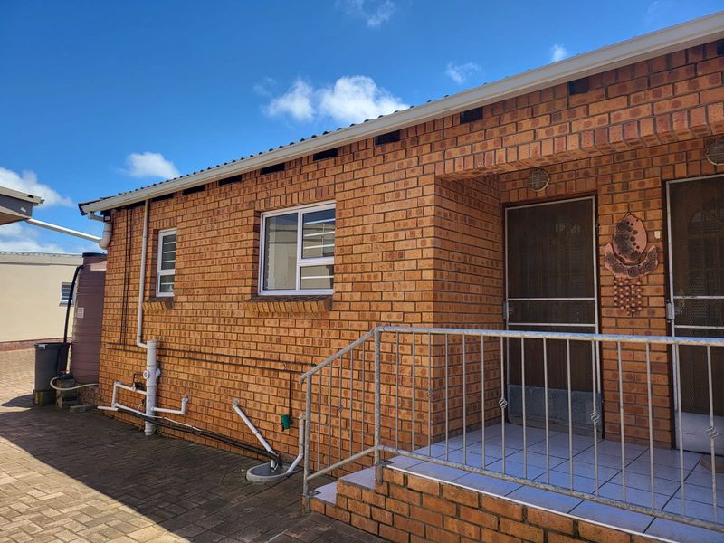 Modern 1 Bedroom Renovated Unit in Secure Retirement Village - Photo 9