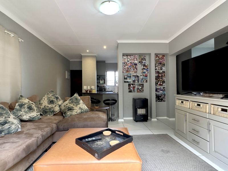 Modern 3-Bedroom Duplex in Secure Complex with Garden & Great Amenities in Douglasdale - Photo 10