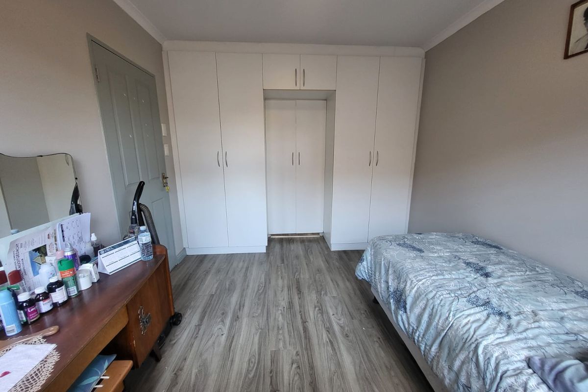 Modern 1 Bedroom Renovated Unit in Secure Retirement Village - Photo 4