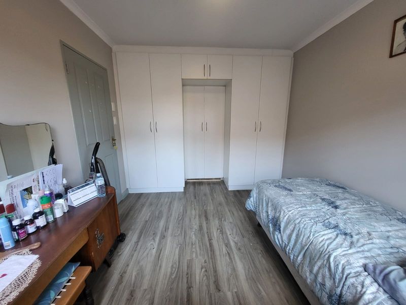 Modern 1 Bedroom Renovated Unit in Secure Retirement Village - Photo 4