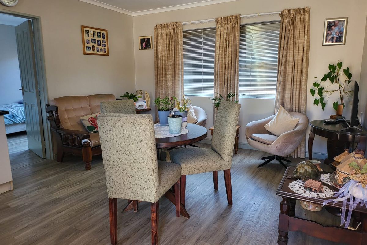 Modern 1 Bedroom Renovated Unit in Secure Retirement Village - Photo 2