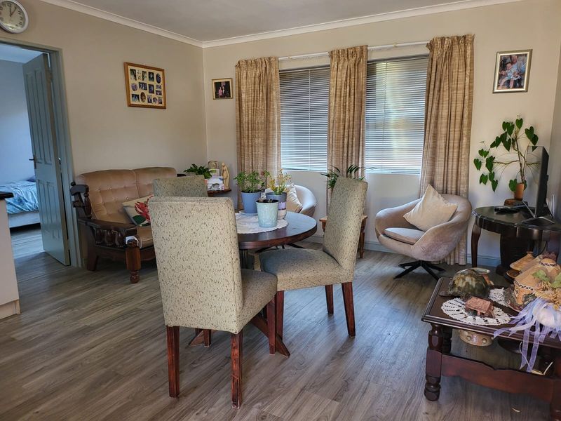 Modern 1 Bedroom Renovated Unit in Secure Retirement Village - Photo 2