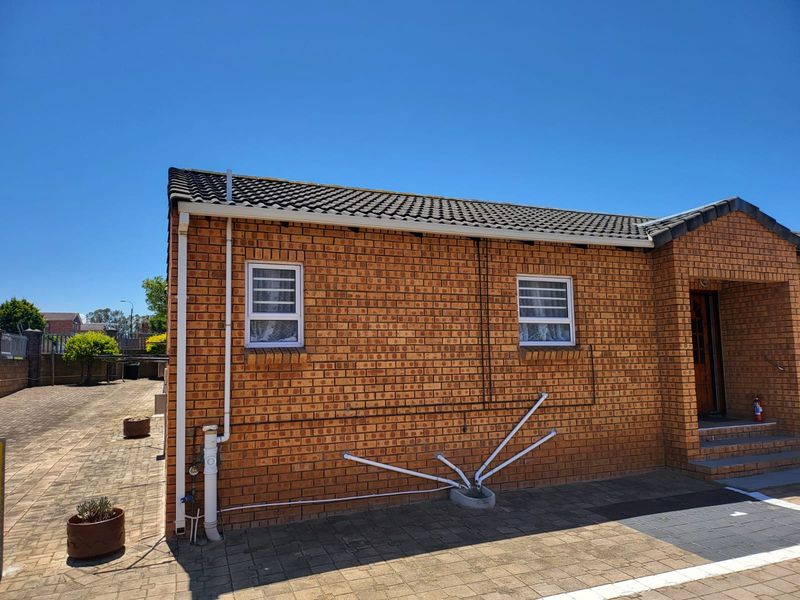 Modern 1 Bedroom Renovated Unit in Secure Retirement Village - Photo 7