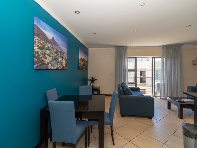 Luxury One-Bedroom with Iconic Views - Photo 3