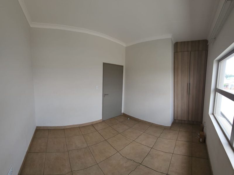 Apartment For Sale In Witbank - Photo 8