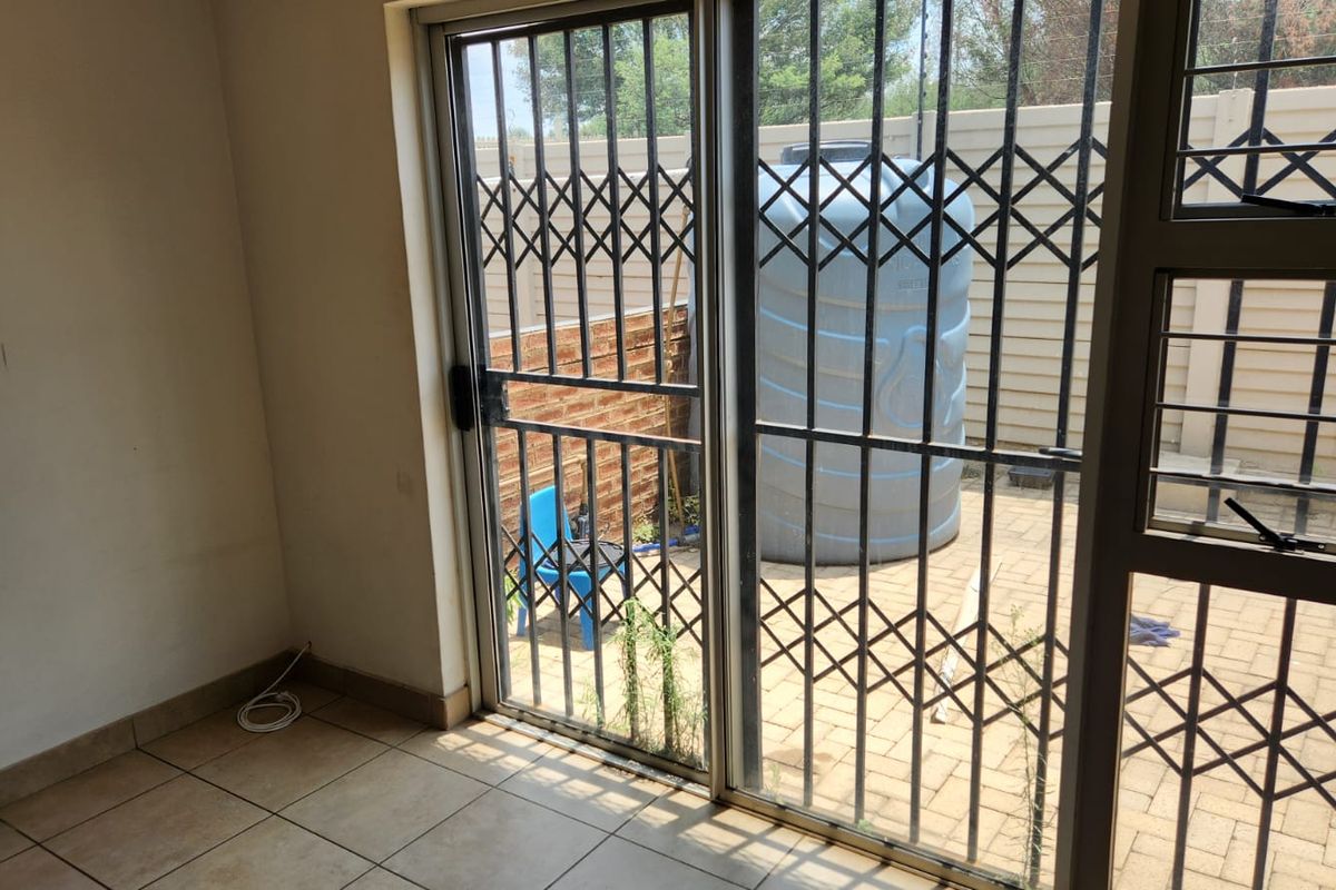 Apartment For Sale In Witbank - Photo 5
