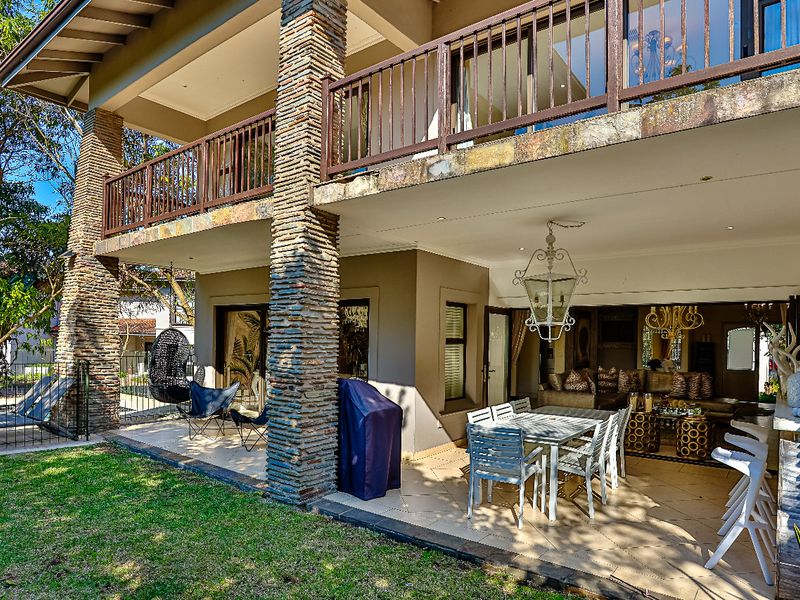 Sophisticated Designer Residence in a Zimbali Estate - Photo 9