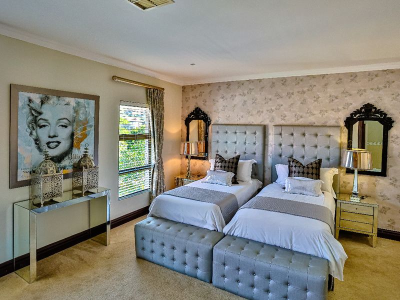 Sophisticated Designer Residence in a Zimbali Estate - Photo 6