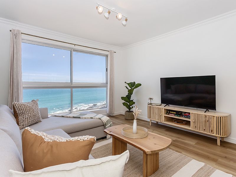 Stunning 2 bedroom high-rise with panoramic ocean & mountain views - Photo 4