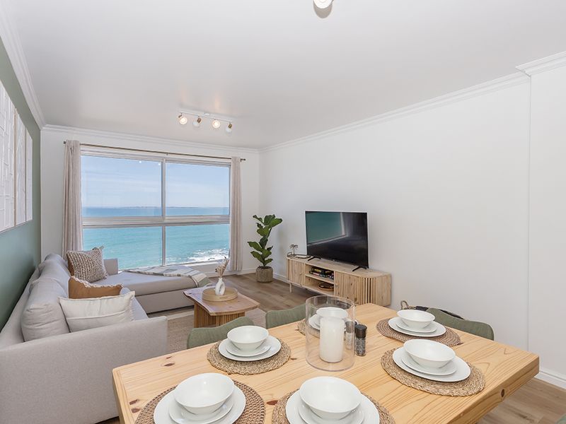 Stunning 2 bedroom high-rise with panoramic ocean & mountain views - Photo 9