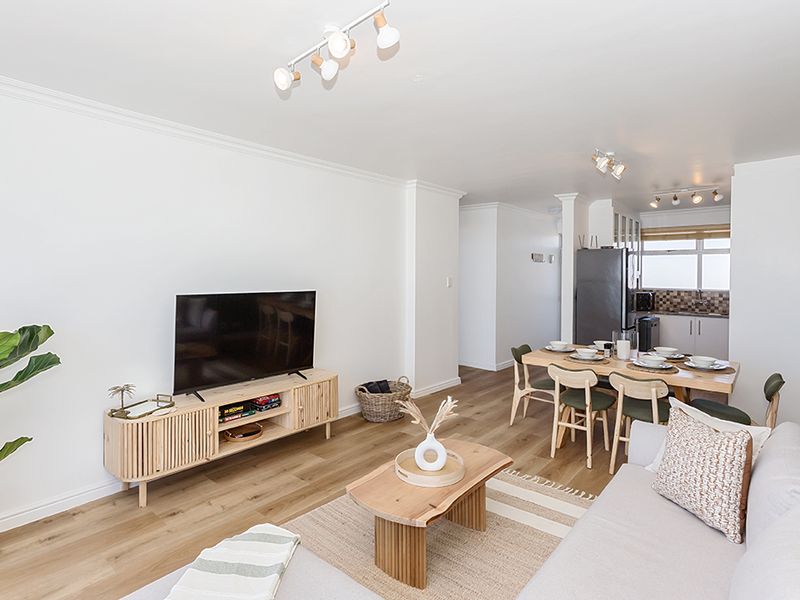 Stunning 2 bedroom high-rise with panoramic ocean & mountain views - Photo 7