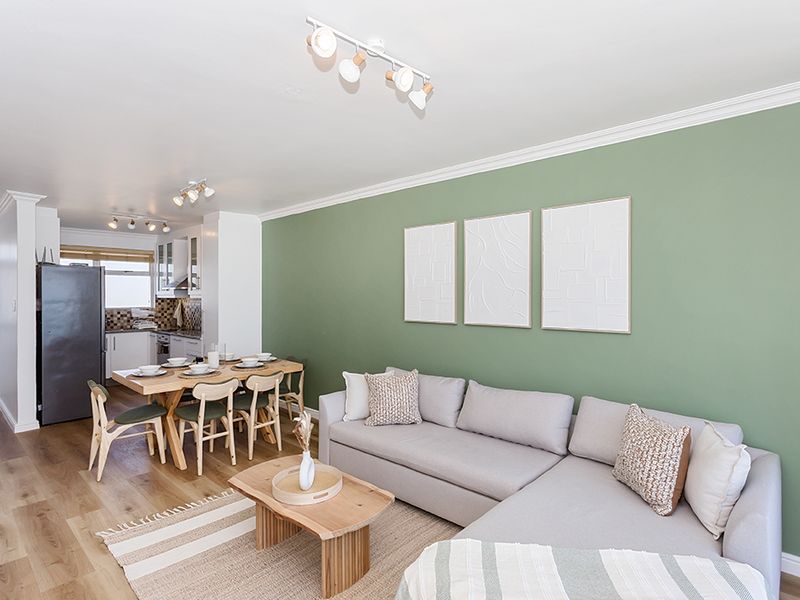 Stunning 2 bedroom high-rise with panoramic ocean & mountain views - Photo 6