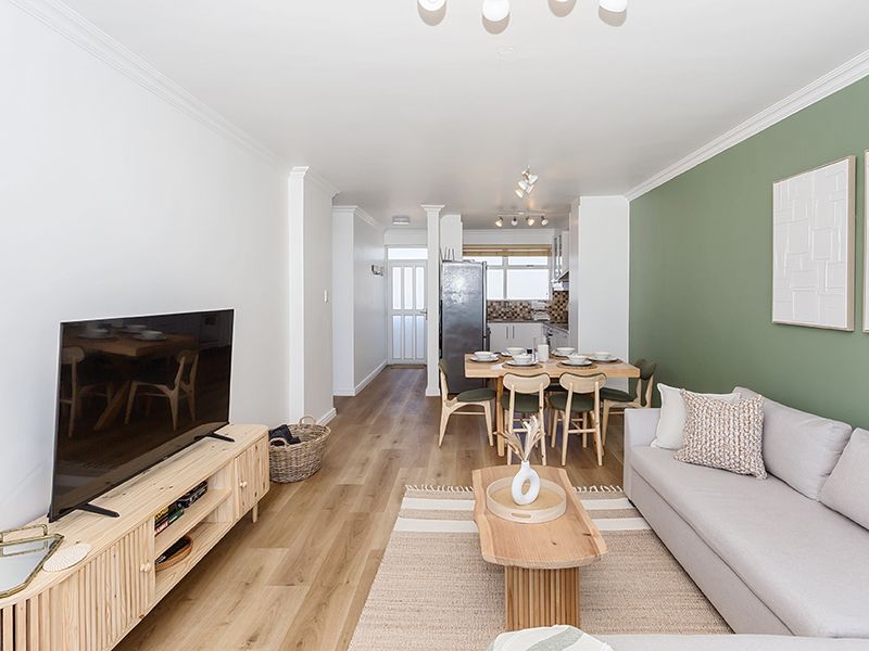 Stunning 2 bedroom high-rise with panoramic ocean & mountain views - Photo 5