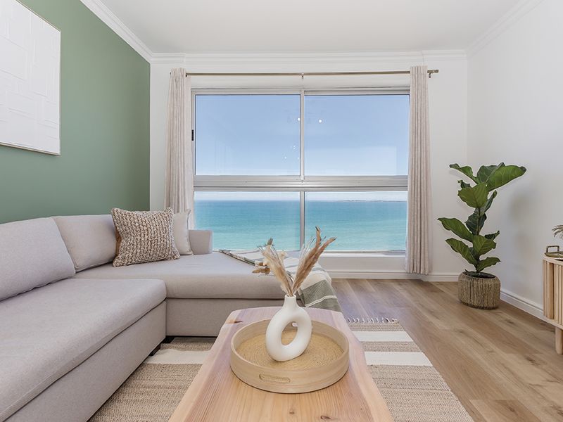 Stunning 2 bedroom high-rise with panoramic ocean & mountain views - Photo 2