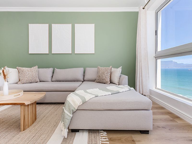 Stunning 2 bedroom high-rise with panoramic ocean & mountain views - Photo 3