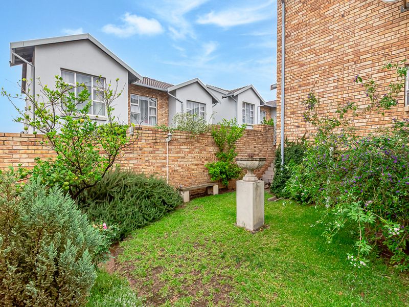 Modern 3-Bedroom Duplex for Sale - Photo 5