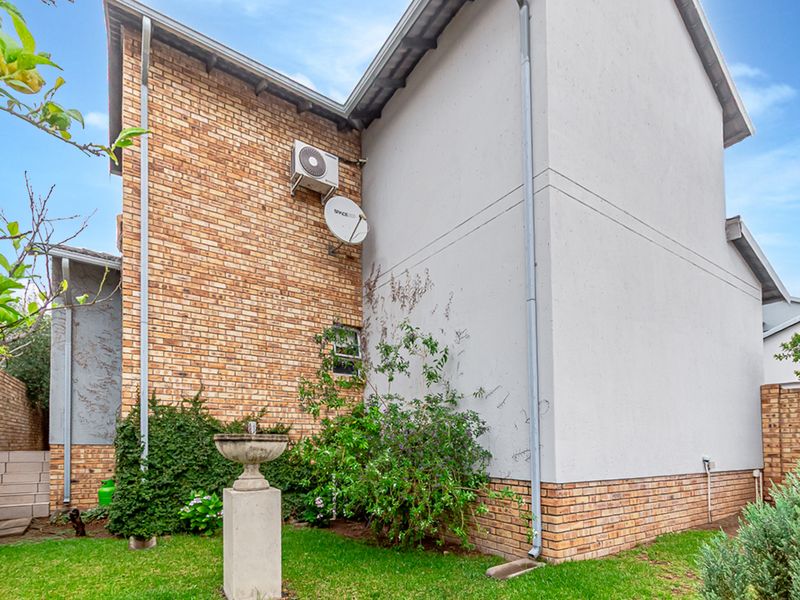 Modern 3-Bedroom Duplex for Sale - Photo 6