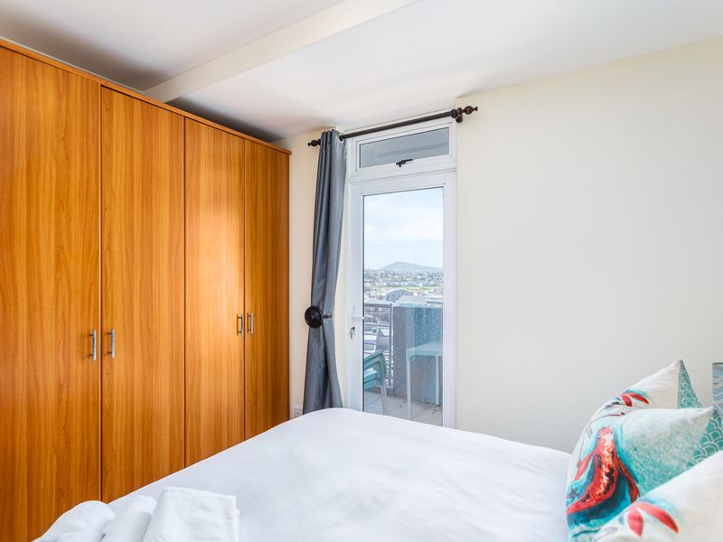 Bloubergstrand Investment Apartment with Views! - Photo 9