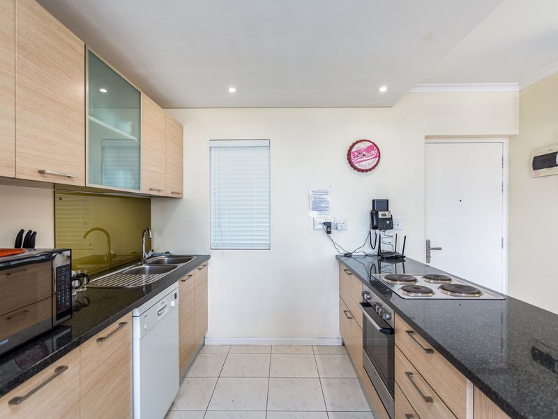 Bloubergstrand Investment Apartment with Views! - Photo 7