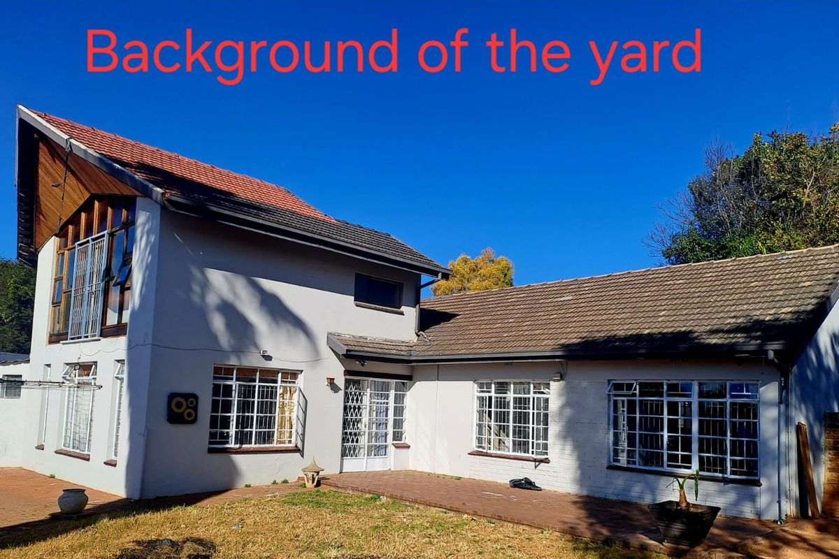 Your Ideal Family Oasis with Pool, Braai Area & Double Garage and 3 flatlets! - Photo 2