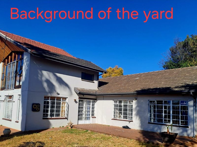 Your Ideal Family Oasis with Pool, Braai Area & Double Garage and 3 flatlets! - Photo 2