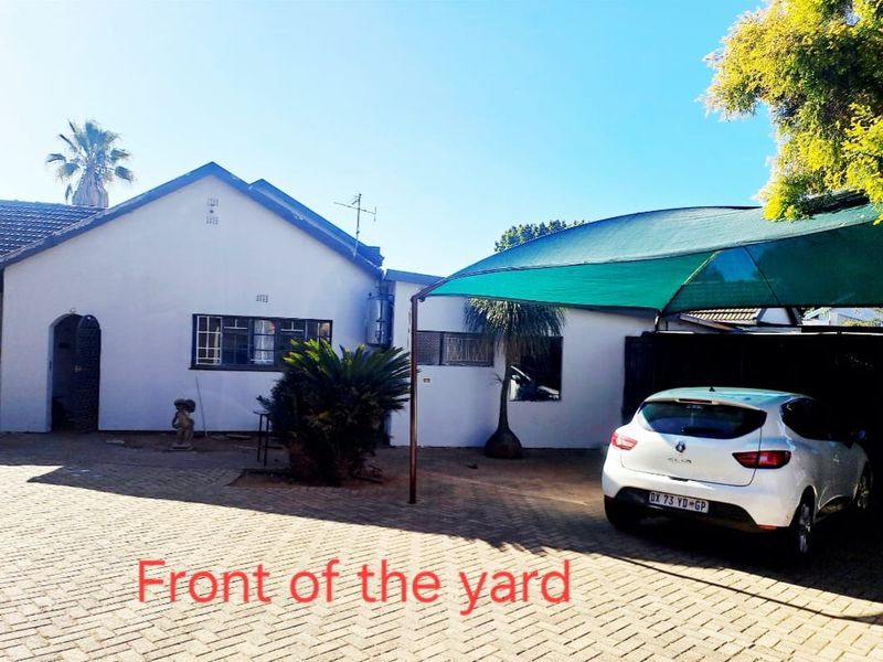 Your Ideal Family Oasis with Pool, Braai Area & Double Garage and 3 flatlets! - Photo 4