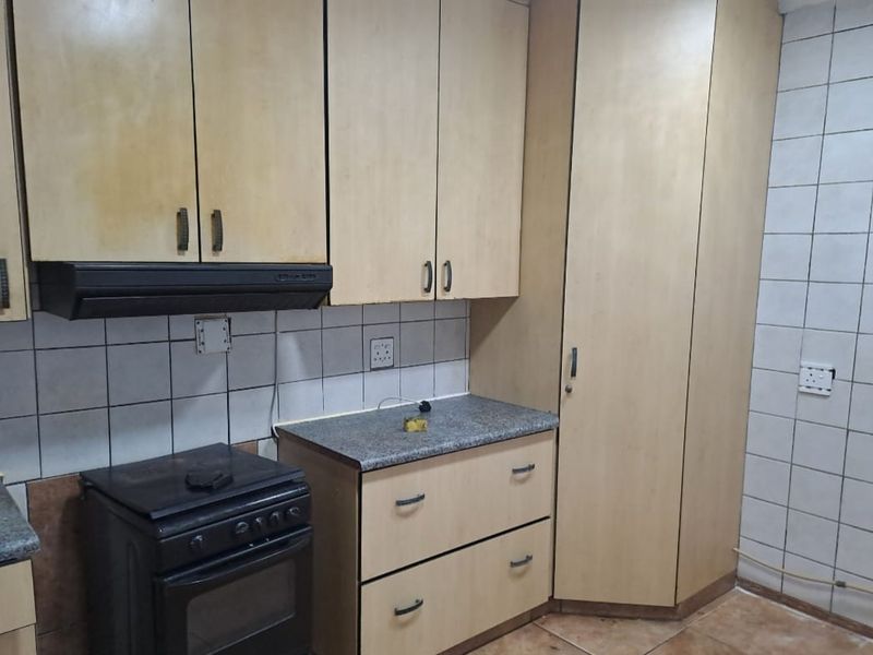 Your Ideal Family Oasis with Pool, Braai Area & Double Garage and 3 flatlets! - Photo 9