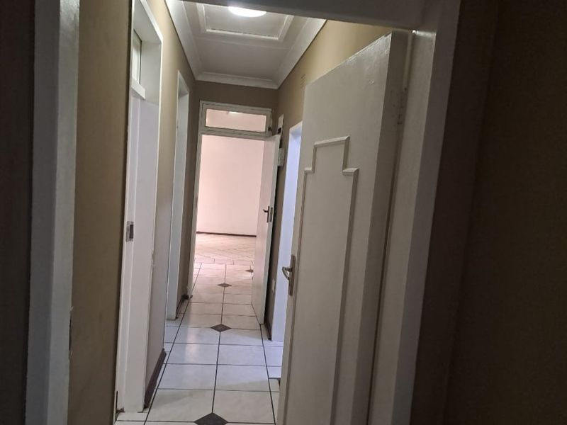 Your Ideal Family Oasis with Pool, Braai Area & Double Garage and 3 flatlets! - Photo 8