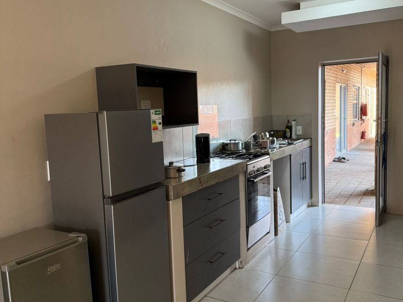 Apartment Rental Monthly In Witbank - Photo 10