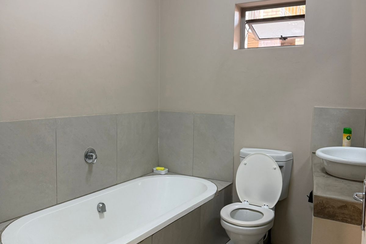 Apartment Rental Monthly In Witbank - Photo 4