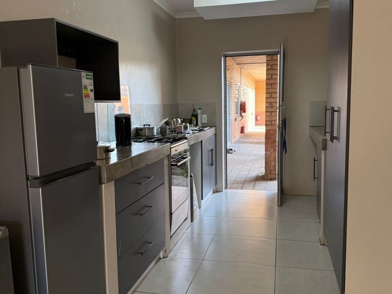 Apartment Rental Monthly In Witbank - Photo 2