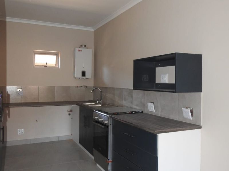 Apartment Rental Monthly In Witbank - Photo 3