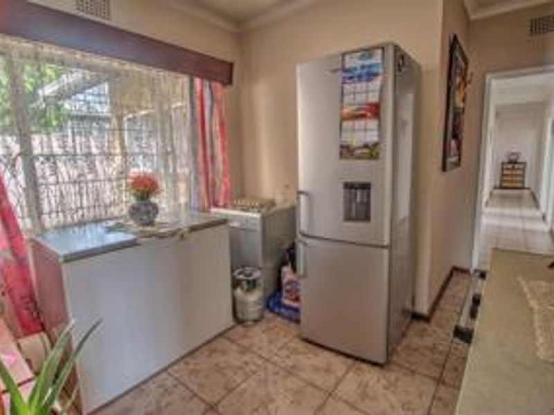 Secure Family Living! - Photo 7