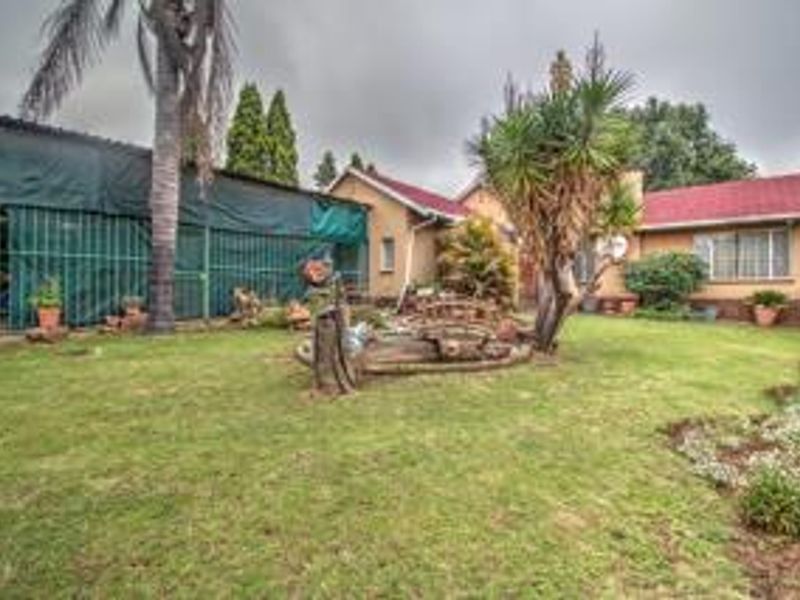 Secure Family Living! - Photo 2