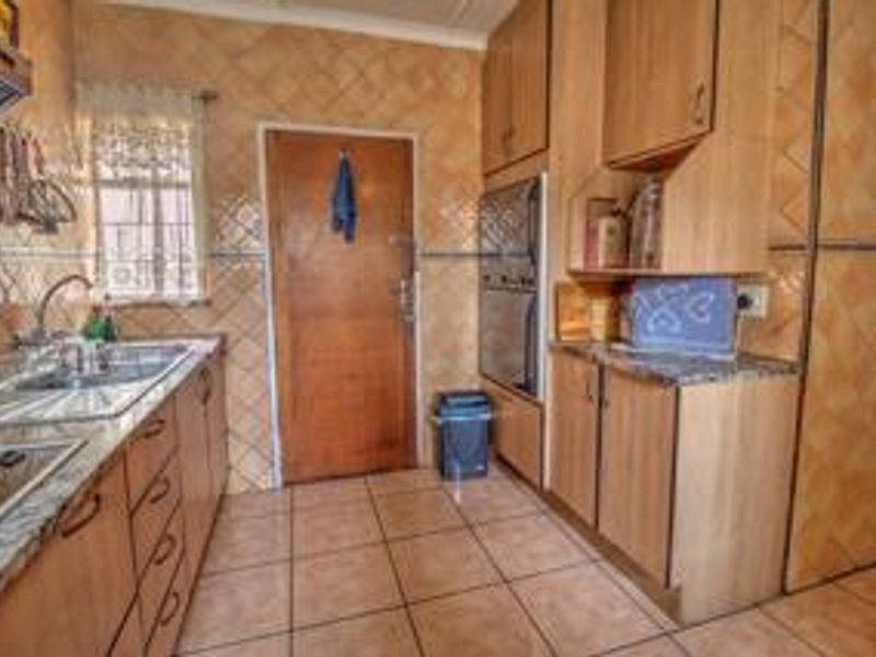 Secure Family Living! - Photo 5