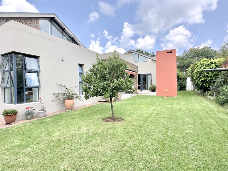 3 Bedroom Family Home with Study and Flatlet with Full Solar Backup System in Bryanston - Photo 1