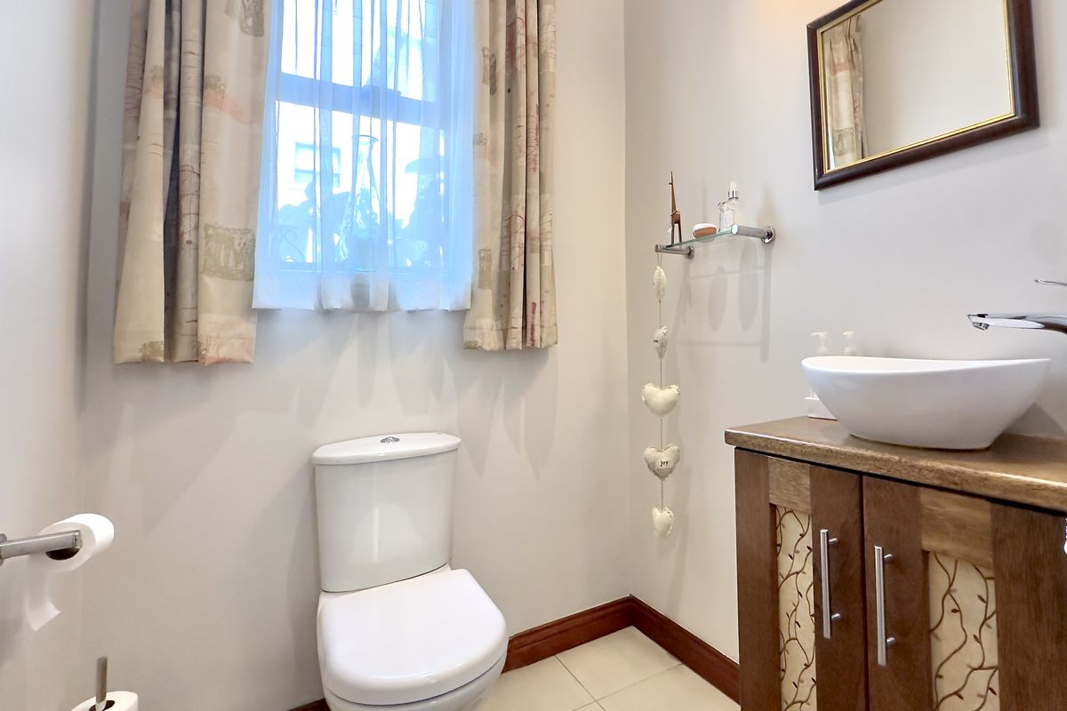 3 Bedroom Family Home with Study and Flatlet with Full Solar Backup System in Bryanston - Photo 3