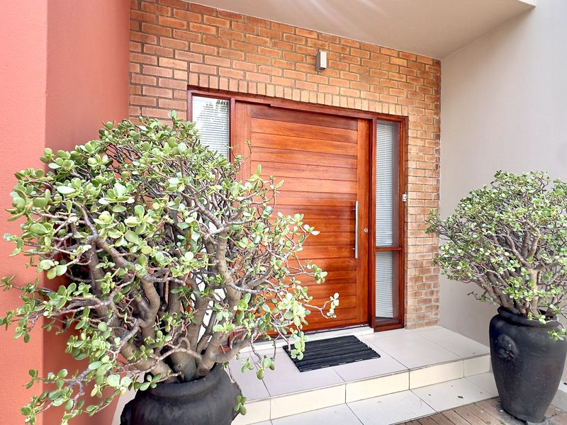 3 Bedroom Family Home with Study and Flatlet with Full Solar Backup System in Bryanston - Photo 2
