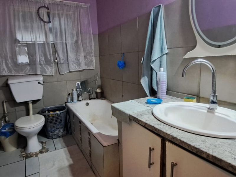 3 Bedroom house for sale  in Strubenvale Ext 2 - Photo 8