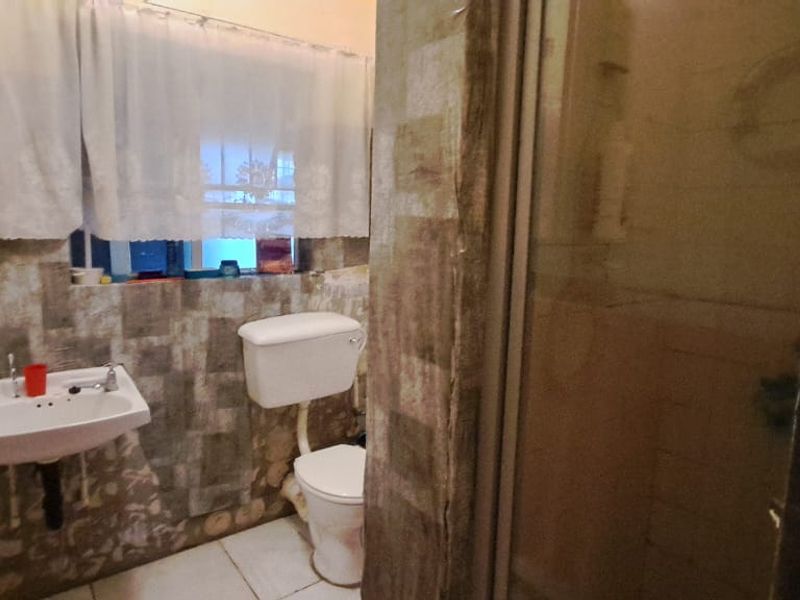 3 Bedroom house for sale  in Strubenvale Ext 2 - Photo 7