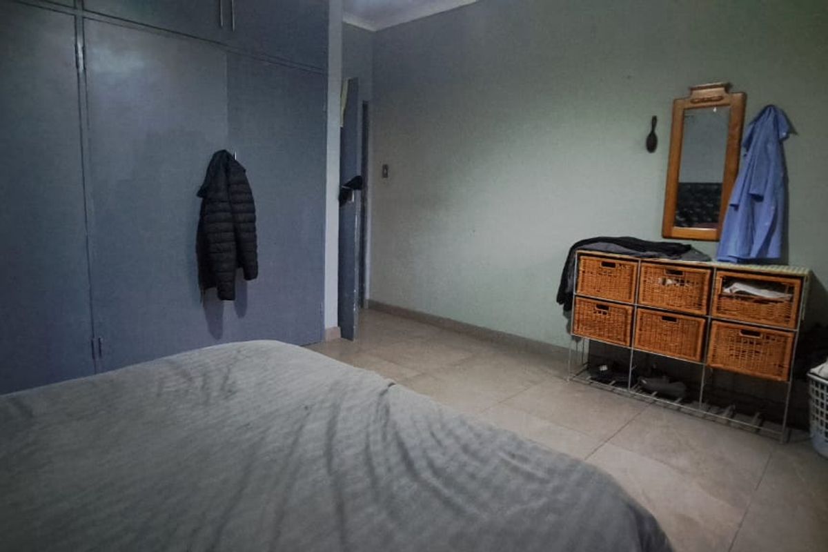 3 Bedroom house for sale  in Strubenvale Ext 2 - Photo 2