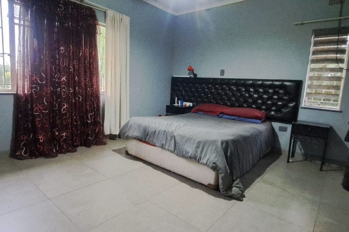 3 Bedroom house for sale  in Strubenvale Ext 2 - Photo 3