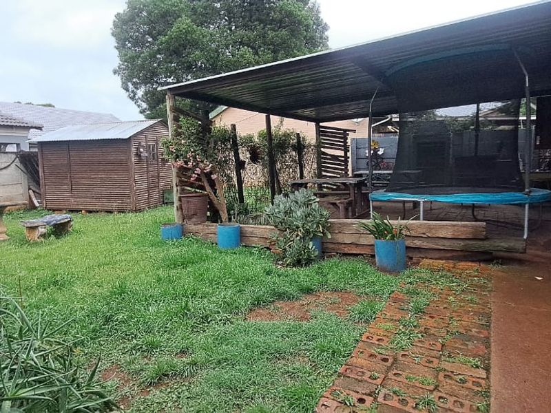 3 Bedroom house for sale  in Strubenvale Ext 2 - Photo 9