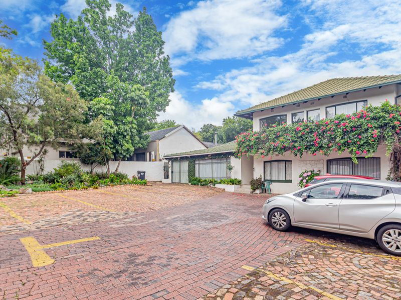 4-Bedroom Home with Pool and 2 cottages – Ideal for Families or Swim School Operators - Photo 2