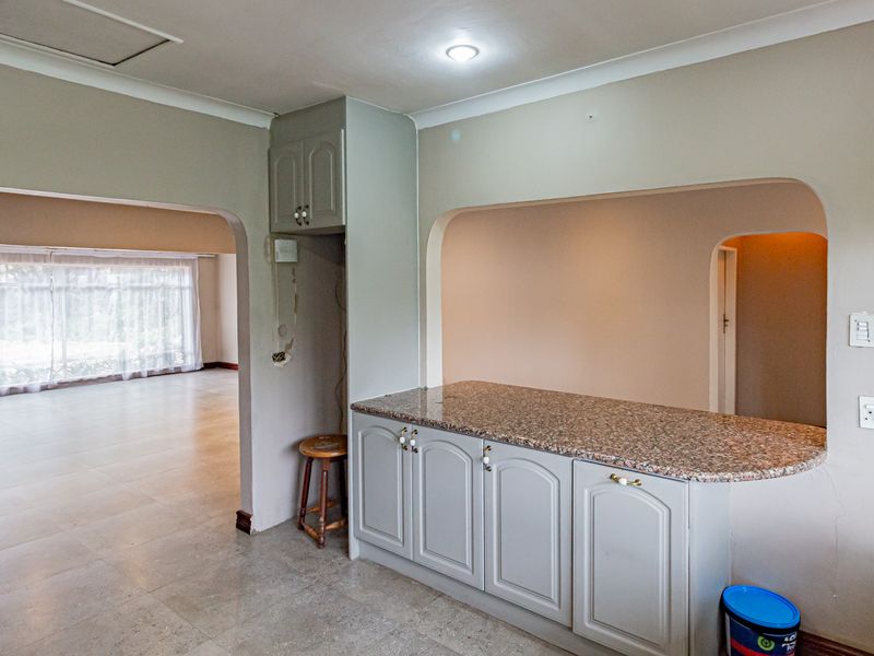 4-Bedroom Home with Pool and 2 cottages – Ideal for Families or Swim School Operators - Photo 10