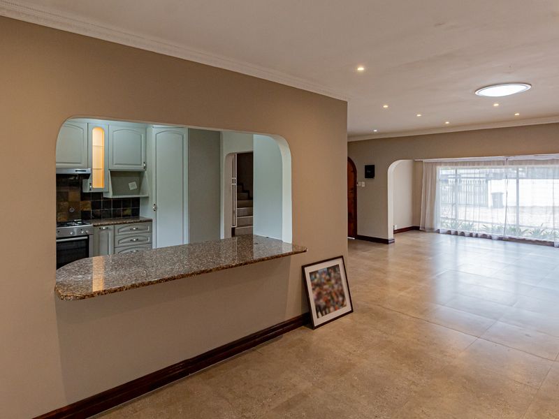 4-Bedroom Home with Pool and 2 cottages – Ideal for Families or Swim School Operators - Photo 8