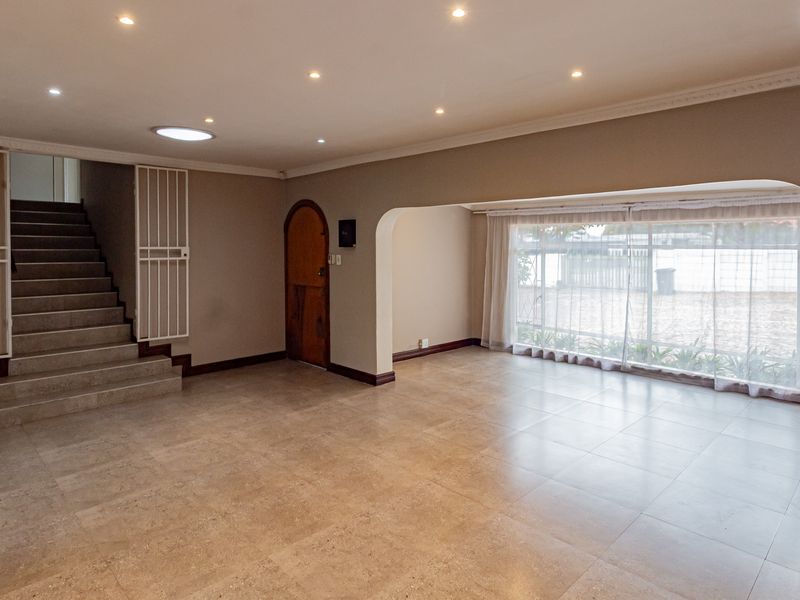 4-Bedroom Home with Pool and 2 cottages – Ideal for Families or Swim School Operators - Photo 7